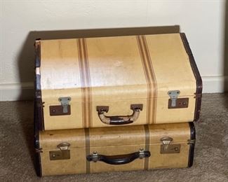 2pc Vintage Luggage Large: 7.5x21x14in HxWxD