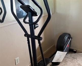 Sunny Carbon Pro Magnetic Elliptical Machine SF-E3981 63X29X63in HxWxD