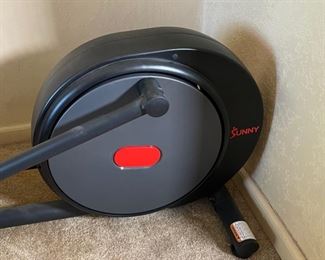 Sunny Carbon Pro Magnetic Elliptical Machine SF-E3981 63X29X63in HxWxD