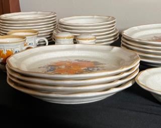 34pc Mikasa Garden Club Flowerfest EC 452 Dinnerware set PARTIAL