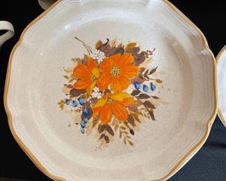 34pc Mikasa Garden Club Flowerfest EC 452 Dinnerware set PARTIAL