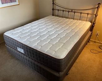 Queen Bed with Headboard & Mattress 49x62x80in HxWxD