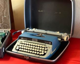SCM Smith-Corona Galaxie Twelve XII Typewriter