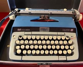 SCM Smith-Corona Galaxie Twelve XII Typewriter