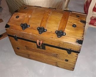 Humpback trunk, nice condition