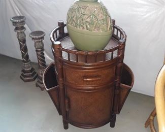 Rattan sidetable