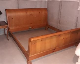 King size sleigh bed