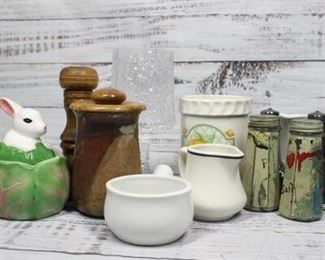 Assorted Lot of Vintage Kitchenware Items