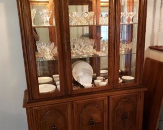 Broyhill Lighted China Cabinet with Glass Shelving
