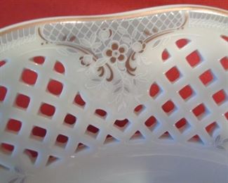 close-up of Bouquet Grey cake plate