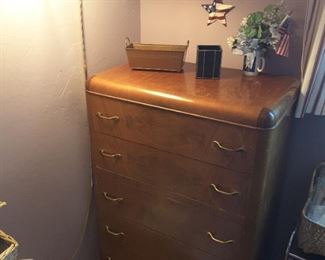 Antique Dresser, 6 Drawers.