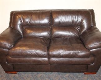 NATUZZI LOVE-SEAT    W-70   H-37   D-40