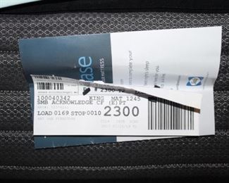 Newer king Mattress Set ( top mattress 12”/Box Springs 6” )