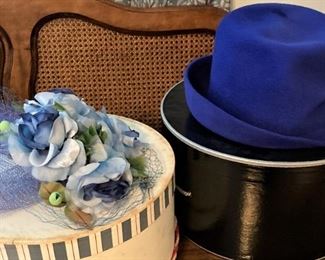 Vintage hats for your blue outfits