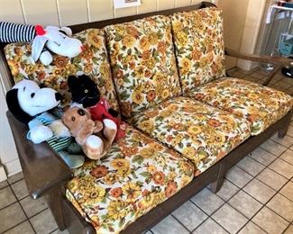 Flower-power sofa . . . 