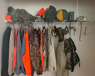 GOOD SELECTION OF HUNTING / SPORTSMAN ATTIRE