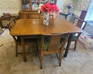 1 of 7 Lane Furniture Dinning Room Set - Table 6 chairs (2 leaf's) and China cabinet