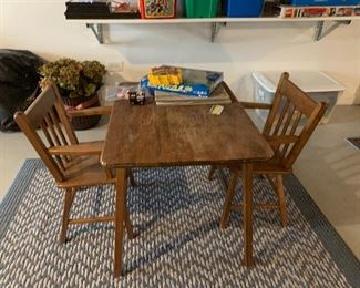 Child's table and 2 chairs 