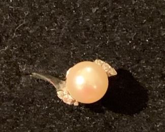 14K Gold Ring -Pearl and diamonds —30% off