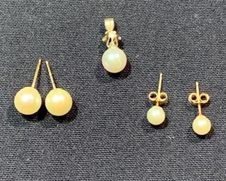 14K Gold earrings -30% off