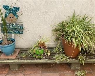 Potted Plants Garden Sign and Planter Bench