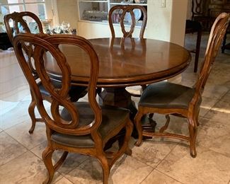 Dining Table w 6 Chairs 