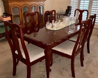 Traditional Dining Room Table with 6 Chairs