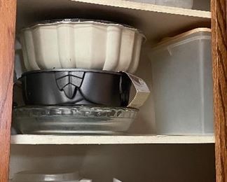 Cornflower Blue casseroles, Pyrex Bowl, White Bakeware, Nordic Pans