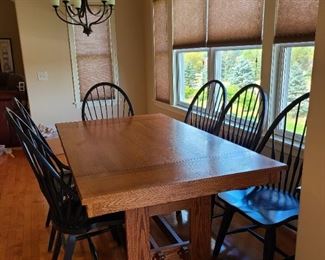 Kitchen Table w/leaf's and 6 chairs