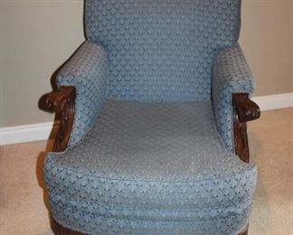 UPHOLSTERED CHAIR