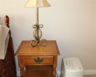 NIGHTSTAND, LAMP, PAPER SHREDDER