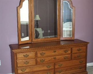 DRESSER