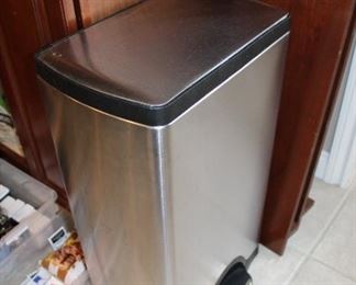 REFUSE RECEPTACLE