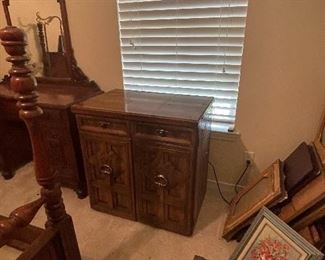 $65 Sewing cabinet & machine (was $120)