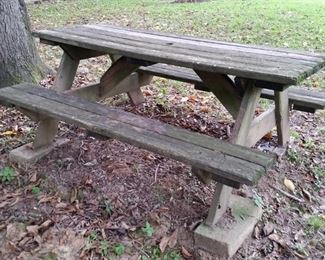 Wood picnic table
