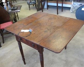 ANTIQUE DROP LEAF TABLE.