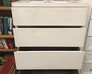 4 drawer dresser $25