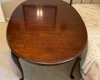 Drexel Heritage Vintage Cherry oval dining table with 2 leaves and table pads 44 x 66/86/106
