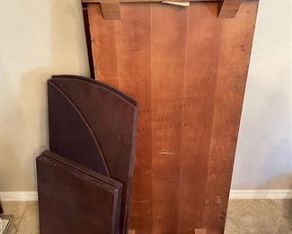 Drexel Heritage Vintage Cherry oval dining table with 2 leaves and table pads 44 x 66/86/106