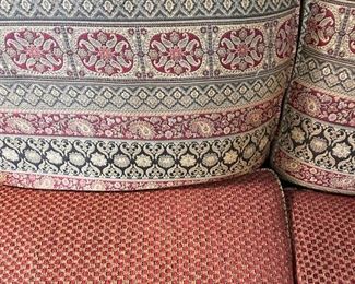 Bentley Churchill sofa 92 x 39 x 35