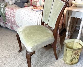 Vintage green velvet chair 20 x 18 x 36