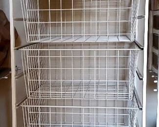 Wire baskets unit