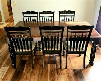 Quality built dining table, leaf w/skirt & six side chairs