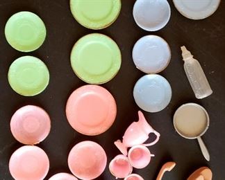 Vintage Barbies dishes