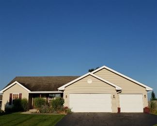 Tidy home is loaded with reasonably priced items!