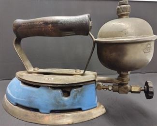 Vintage 1940s Coleman Steam Iron