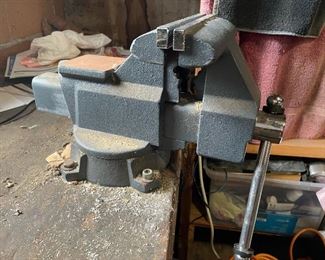 Bench Vise 