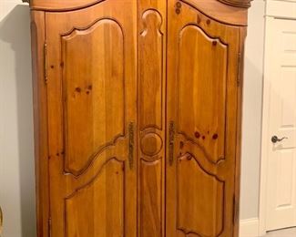 Harden armoire/wardrobe measures :
53” wide 86” tall, 23” deep