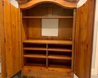 (interior)
Harden armoire/wardrobe measures :
53” wide 86” tall, 23” deep