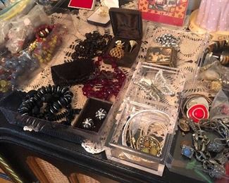 fashion jewelry and vintage compacts